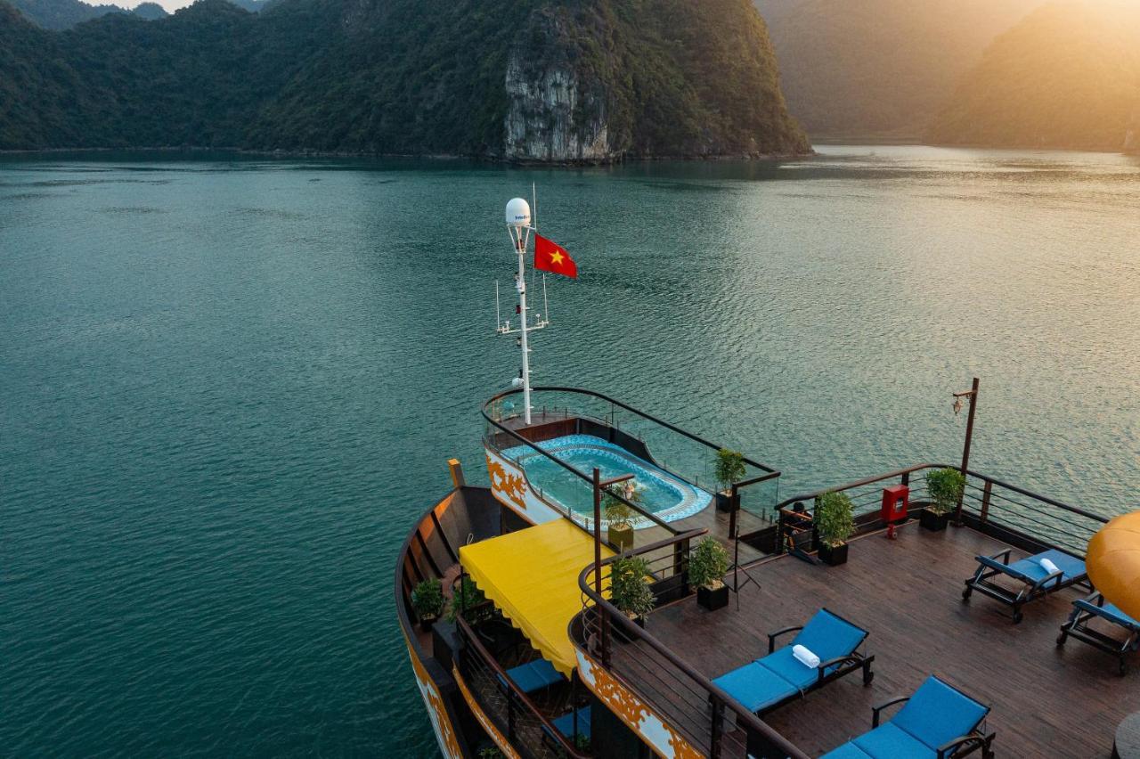 Botel Nostalgia Halong Cruise Hạ Long
